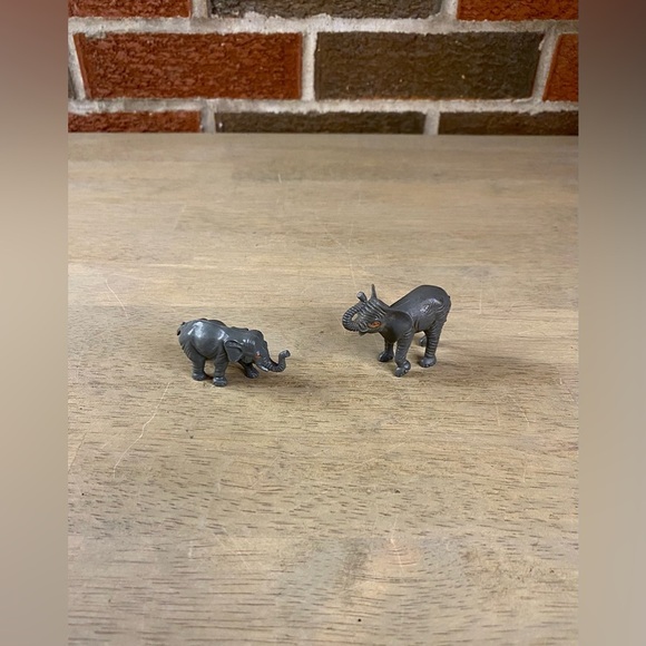 Vintage Mini Elephants Zoo Jungle Hong‎ Kong 2” Long, 1.25” Tall - Picture 3 of 8